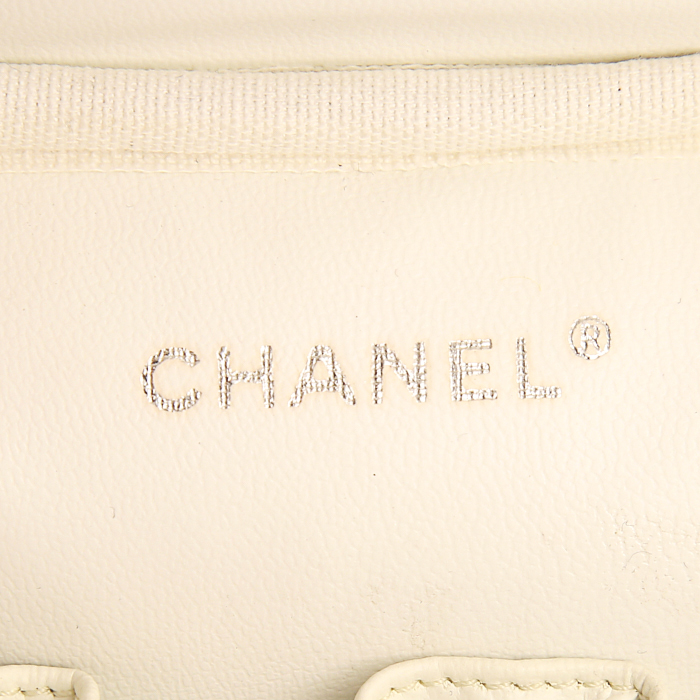 Chanel Vanity en cuero granulado rosa - Detail D3