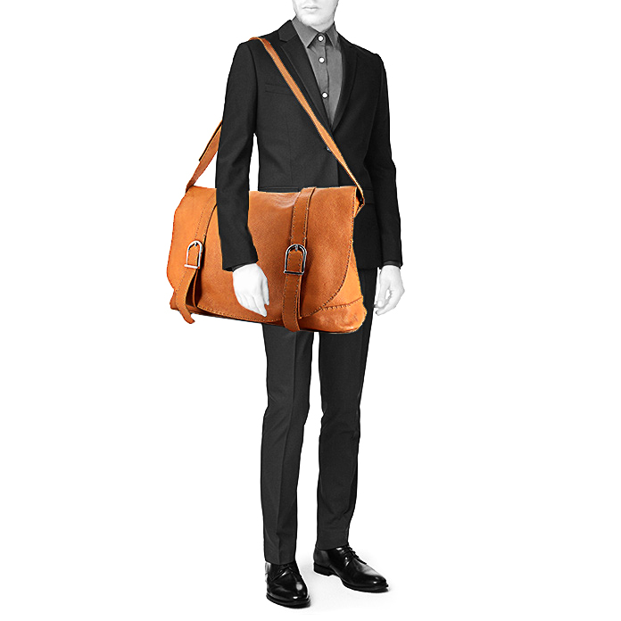 Fendi Selleria large model travel bag in brown grained leather - Detail D1