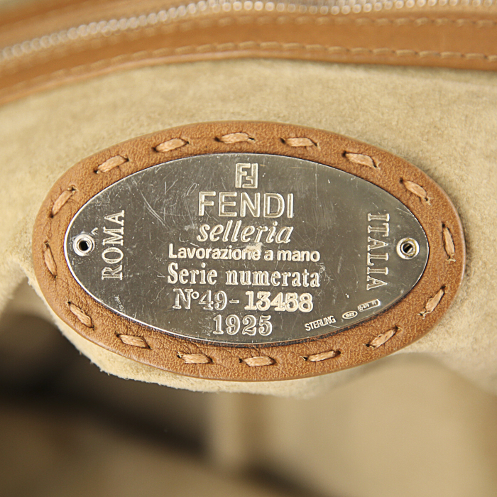 Sac de voyage Fendi Selleria grand modèle en cuir grainé marron camel - Detail D3