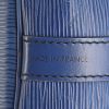 Bolso Cabás Louis Vuitton petit Noé en cuero Epi azul - Detail D3 thumbnail