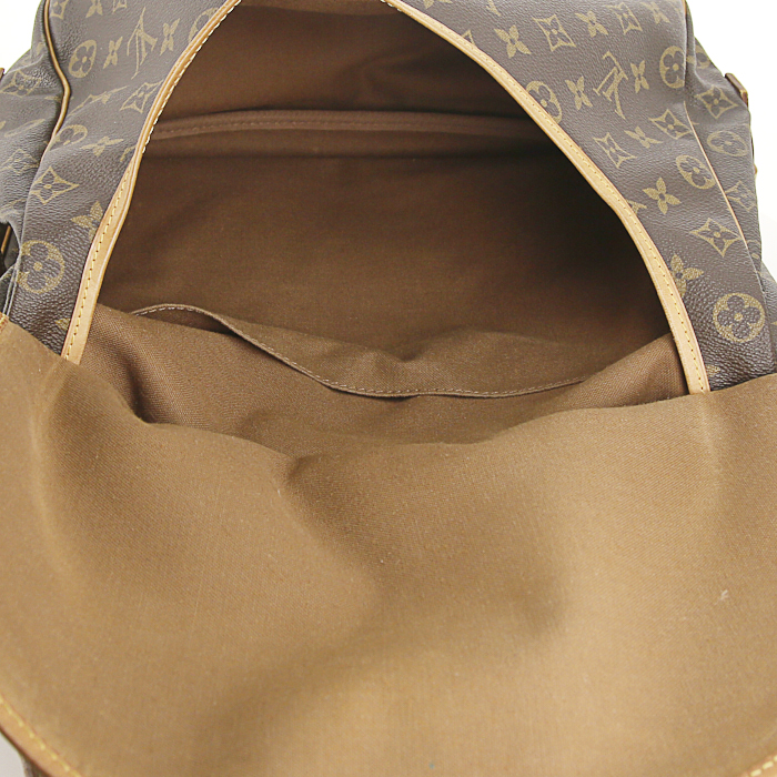 Sac bandoulière Louis Vuitton Saumur moyen modèle en toile monogram enduite marron et cuir naturel - Detail D2
