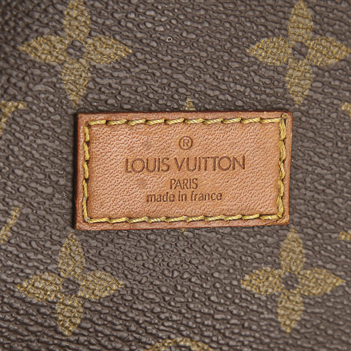 Sac bandoulière Louis Vuitton Saumur moyen modèle en toile monogram enduite marron et cuir naturel - Detail D4