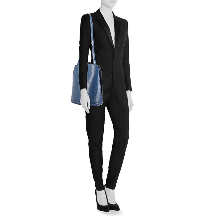 Louis Vuitton Cluny handbag in blue epi leather - Detail D1