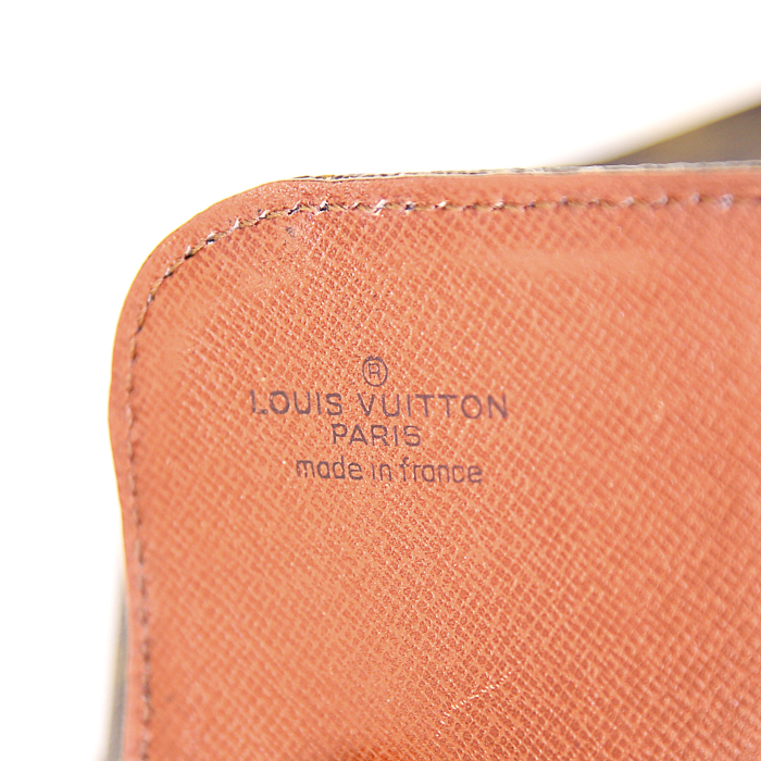 Bolso bandolera Louis Vuitton Cartouchiére en lona Monogram marrón y cuero natural - Detail D3