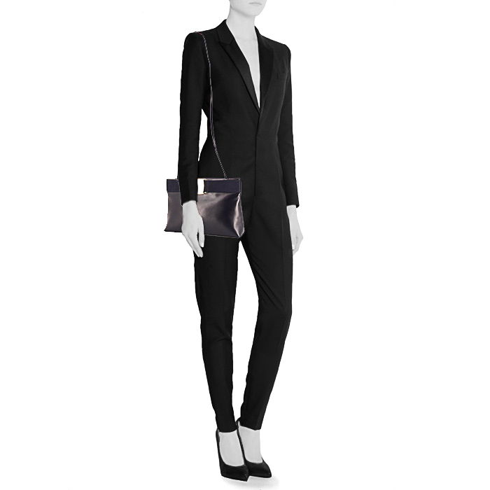 Salvatore Ferragamo shoulder bag in black leather - Detail D1