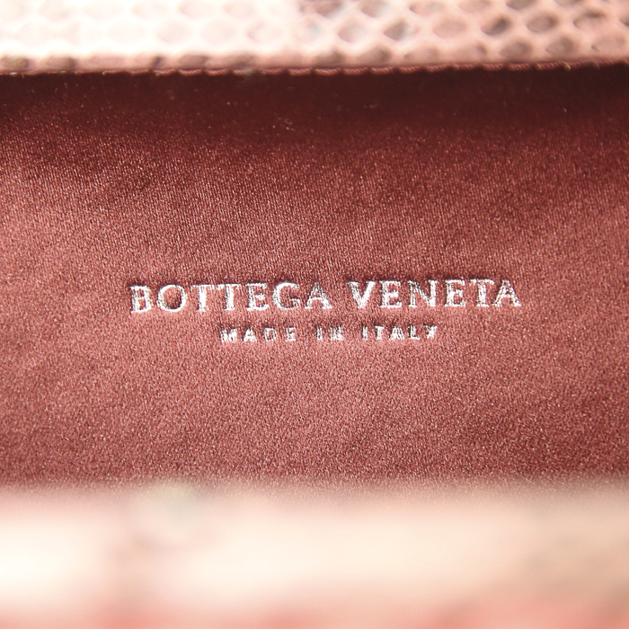 Bolsito de mano Bottega Veneta Knot en satén rosa y cuero exótico rosa - Detail D3