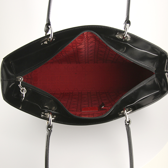 Dior Lady Dior handbag in black patent leather - Detail D2