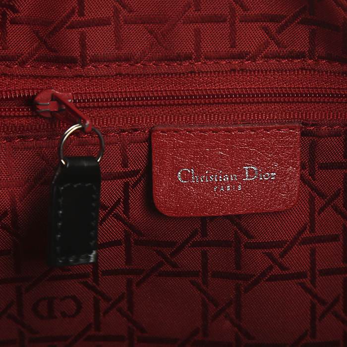Bolso de mano Dior Lady Dior en charol negro - Detail D3