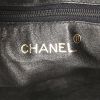 Sac bandoulière Chanel Grand Shopping en cuir matelassé noir - Detail D3 thumbnail