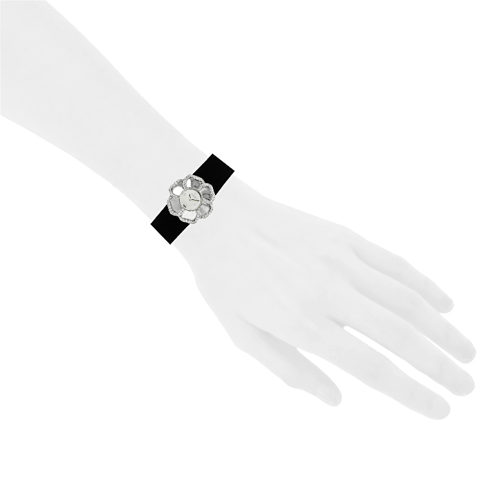 Montre Chanel Camelia en or blanc Vers 2010 - Detail D1