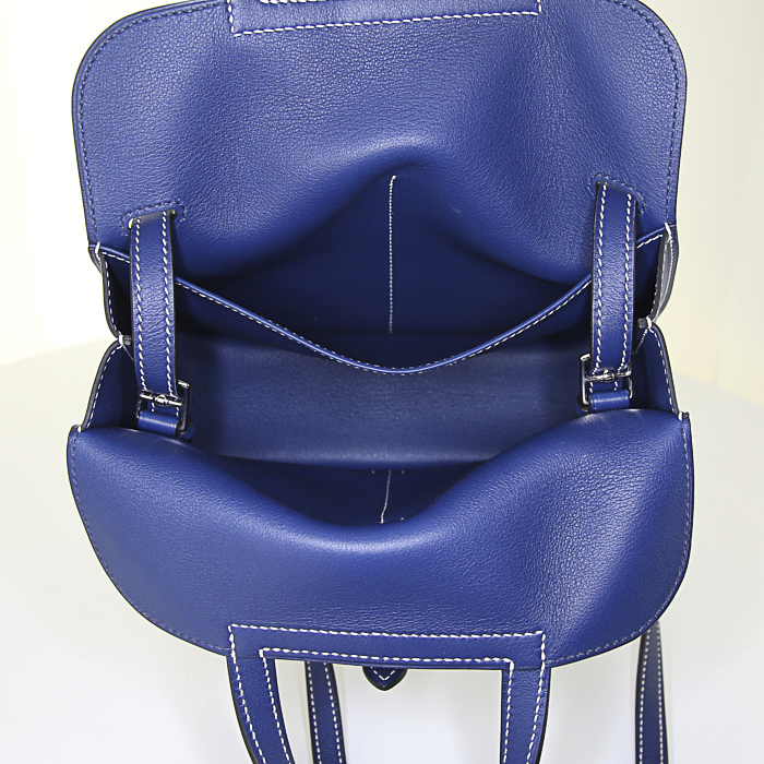 Sac bandoulière Hermès Halzan petit modèle en cuir Swift bleu - Detail D2
