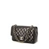Bolso de mano Chanel Timeless en cuero esmaltado negro - 00pp thumbnail