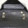 Bolso de mano Chanel Timeless en cuero esmaltado negro - Detail D3 thumbnail