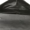 Bolso de mano Chanel Baguette en cuero acolchado negro - Detail D2 thumbnail
