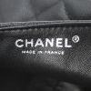 Sac à main Chanel Baguette en cuir matelassé noir - Detail D3 thumbnail