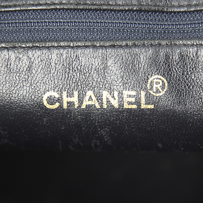 Borsa Chanel Medaillon - Bag in pelle trapuntata blu marino - Detail D3