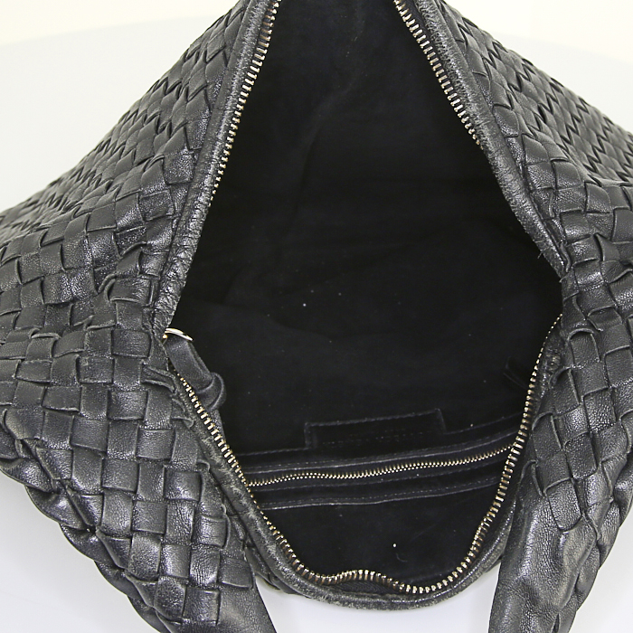 Bottega Veneta handbag in black intrecciato leather - Detail D2