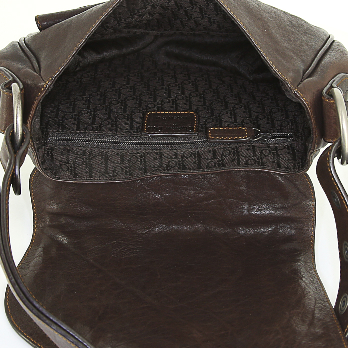 Sac à main Dior Gaucho petit modèle en cuir marron - Detail D2