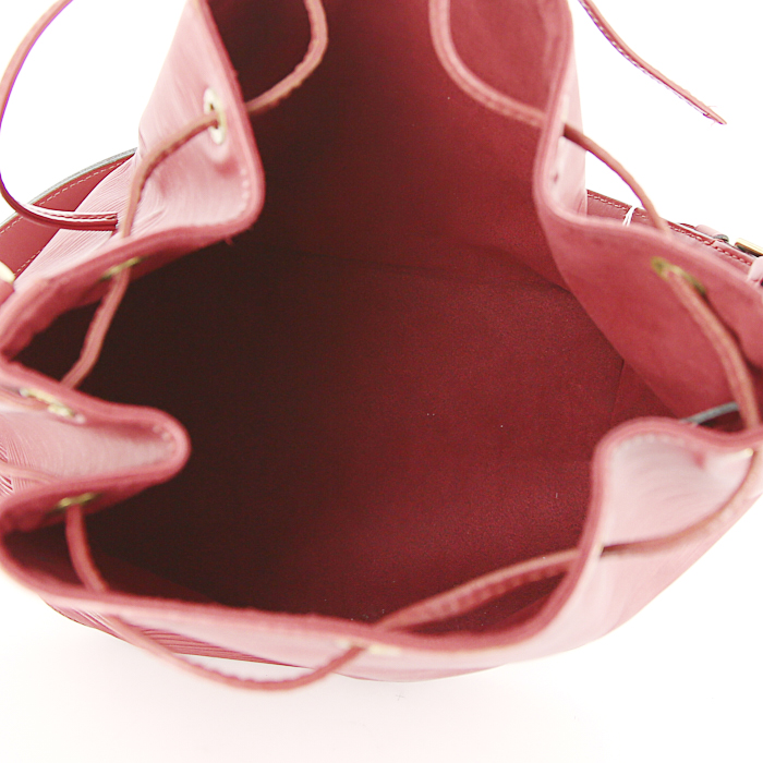Louis Vuitton petit Noé shopping bag in red epi leather - Detail D2