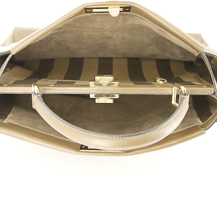 Fendi Peekaboo large model handbag in brown leather - Detail D3