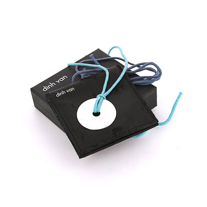 Dinh Van Pi Chinois large model pendant in silver - Detail D2