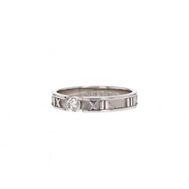 Sortija solitaria Tiffany & Co Atlas en oro blanco y en diamante