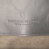 Sac à main Bottega Veneta en cuir intrecciato gris - Detail D3 thumbnail
