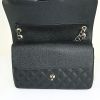 Bolso de mano Chanel Timeless jumbo en cuero acolchado negro - Detail D5 thumbnail