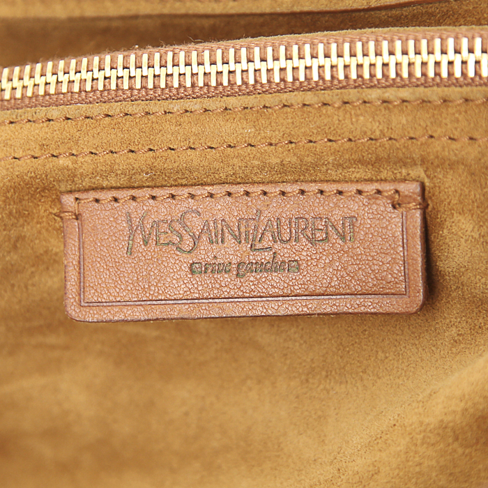 Bolso de mano Yves Saint Laurent Muse Two modelo grande en cuero color camel y ante marrón - Detail D3