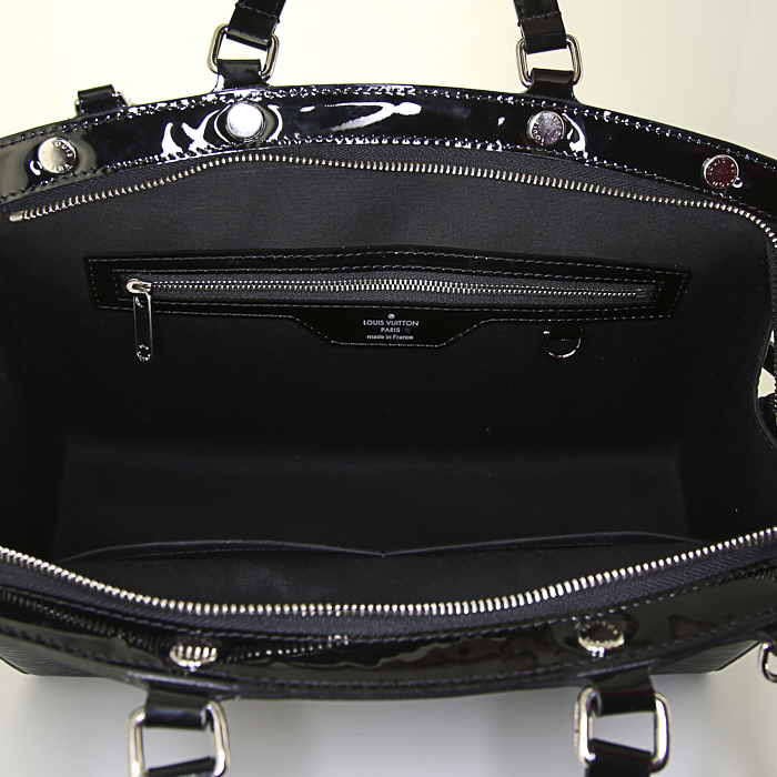 Louis Vuitton Brea handbag in black patent epi leather - Detail D3