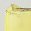 Bolso bandolera Celine Trio modelo grande en cuero amarillo Lime - Detail D4 thumbnail