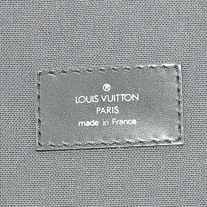 Louis Vuitton Pegase suitcase in black taiga leather - Detail D3