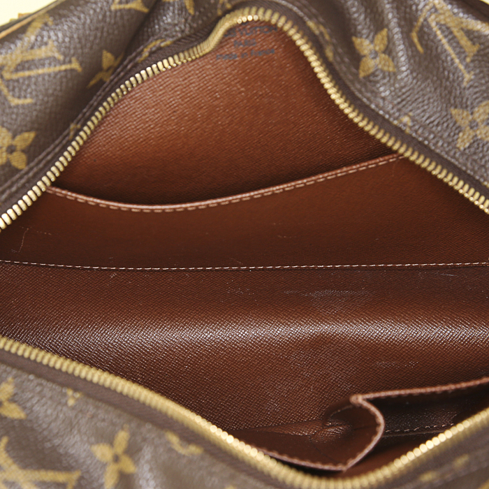 Sac à main Louis Vuitton Cité en toile monogram marron et cuir naturel - Detail D2