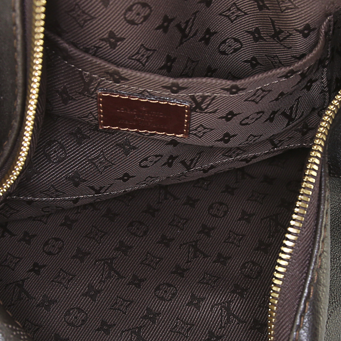 Sac à main Louis Vuitton Onatah en cuir Mahina marron et toile marron - Detail D2