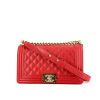 Chanel Boy shoulder bag in red quilted grained leather - 360 thumbnail