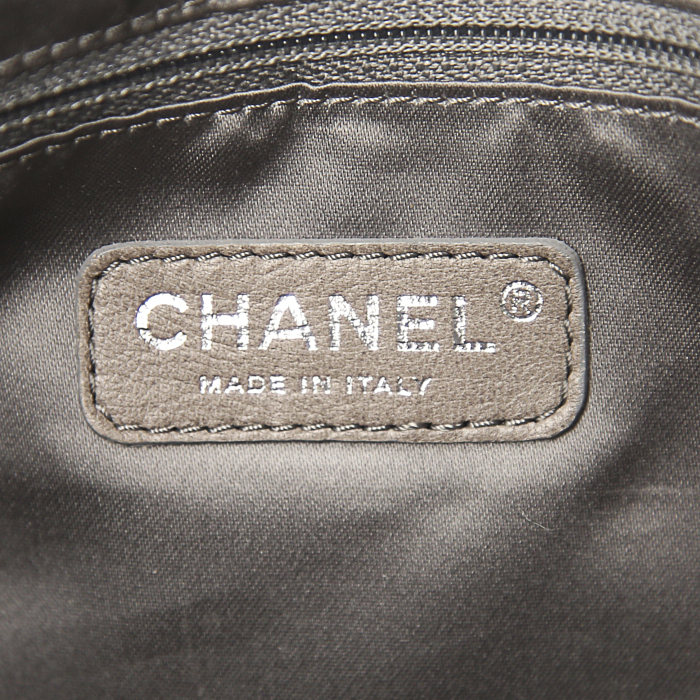 Chanel Portobello shopping bag in black quilted leather and black canvas - Detail D4