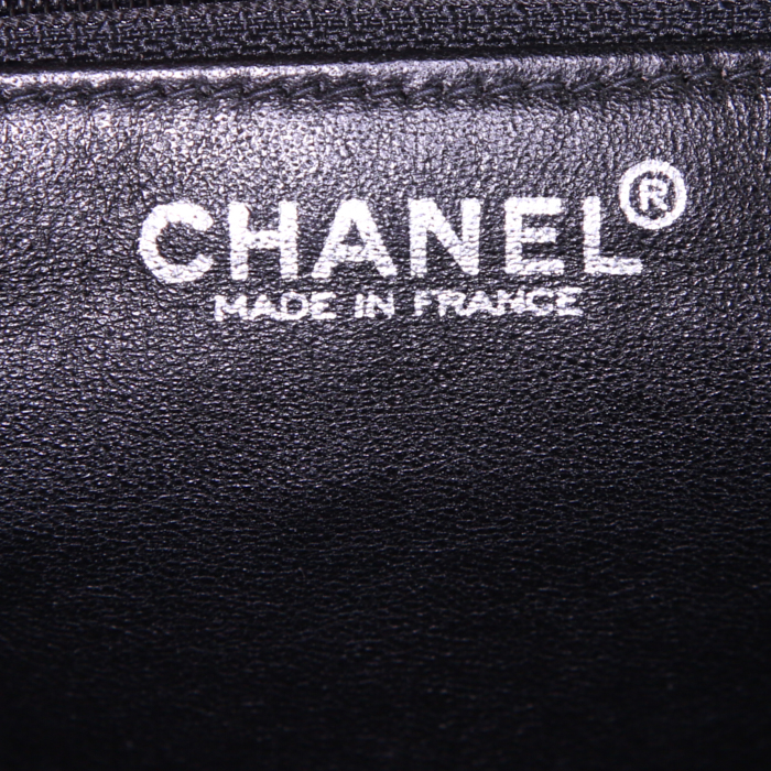 Bolso de mano Chanel Choco bar en cuero negro - Detail D3