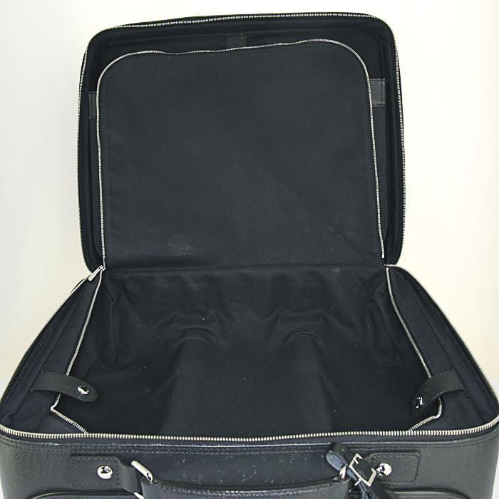 Valise Louis Vuitton Pilot en cuir taiga noir - Detail D2