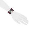 Bracelet manchette Hermès en cuir rose Tosca et palladium - Detail D1 thumbnail