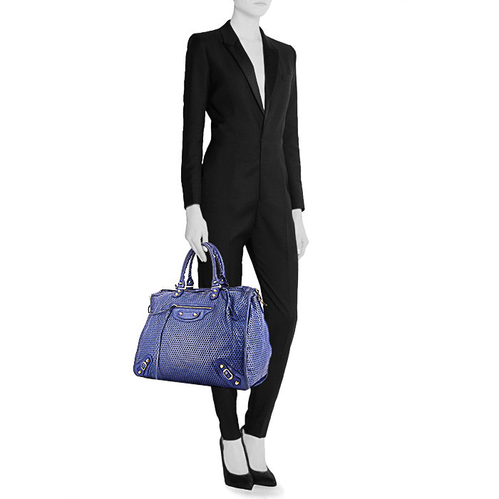 Borsa Balenciaga Classic City in pelle blu con motivo forato - Detail D2