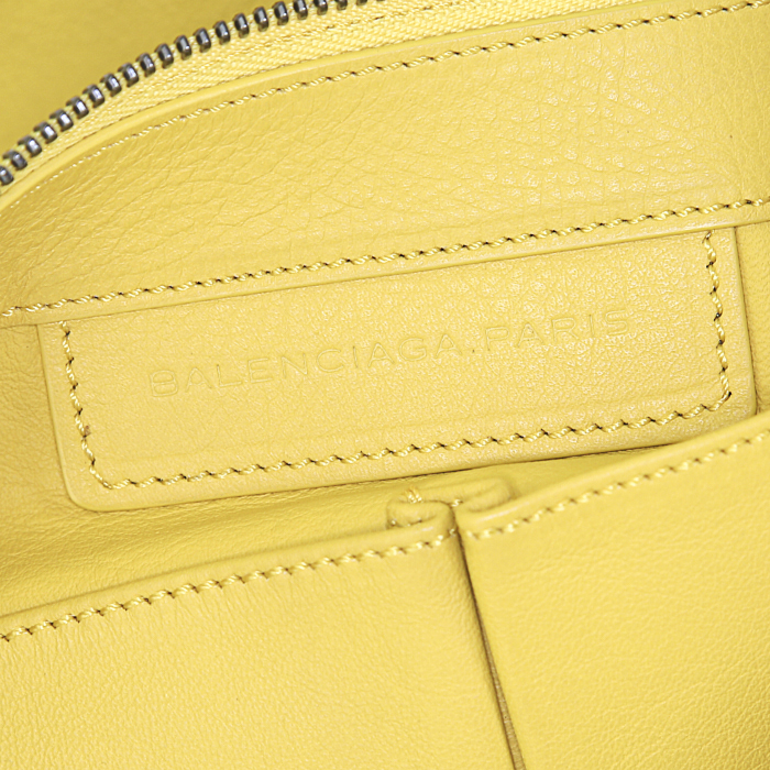 Balenciaga Papier Messenger shoulder bag in yellow leather - Detail D3