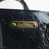 Louis Vuitton Whispers Shopping bag in pelle verniciata monogram blu - Detail D4 thumbnail