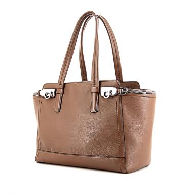 Bolso Cabás Salvatore Ferragamo en cuero granulado color topo