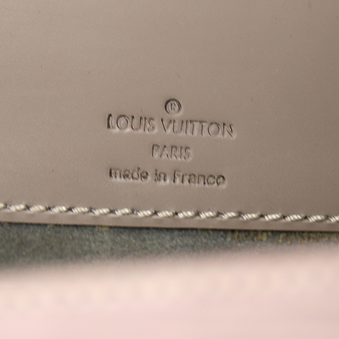 Sac à main Louis Vuitton en cuir épi parme - Detail D3