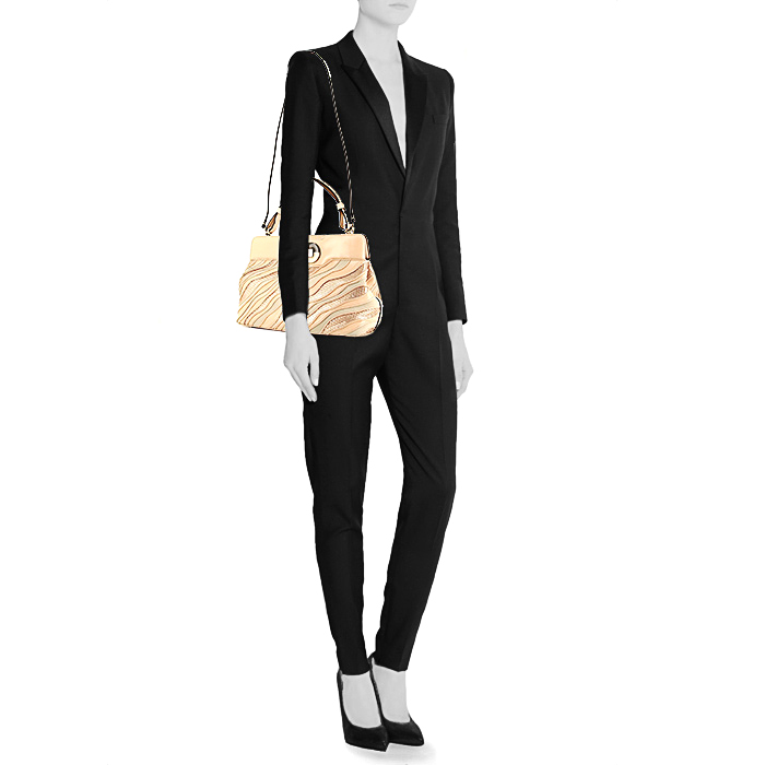 Bulgari Isabella Rossellini medium model handbag in varnished pink and beige leather - Detail D1