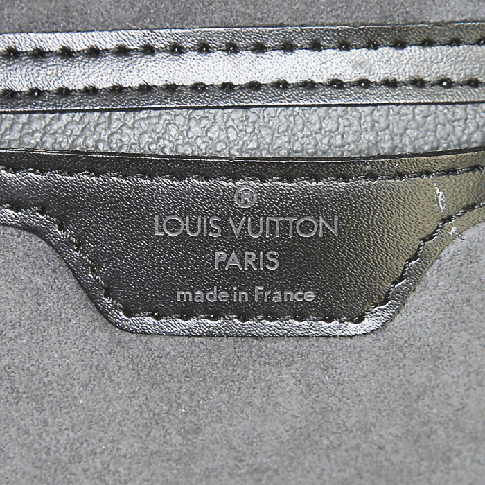 Sac à dos Louis Vuitton Mabillon en cuir épi noir - Detail D3