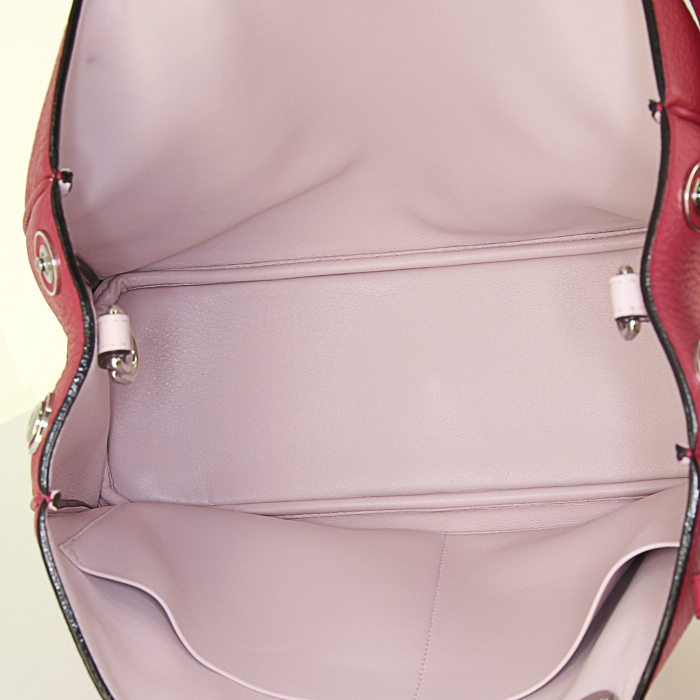 Dior Diorissimo medium model handbag in fushia pink grained leather - Detail D3