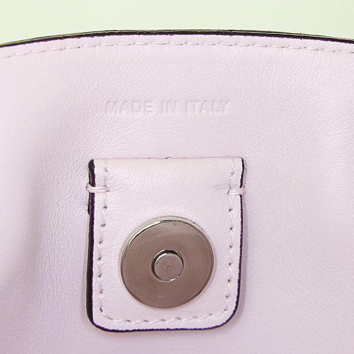 Dior Diorissimo medium model handbag in fushia pink grained leather - Detail D5