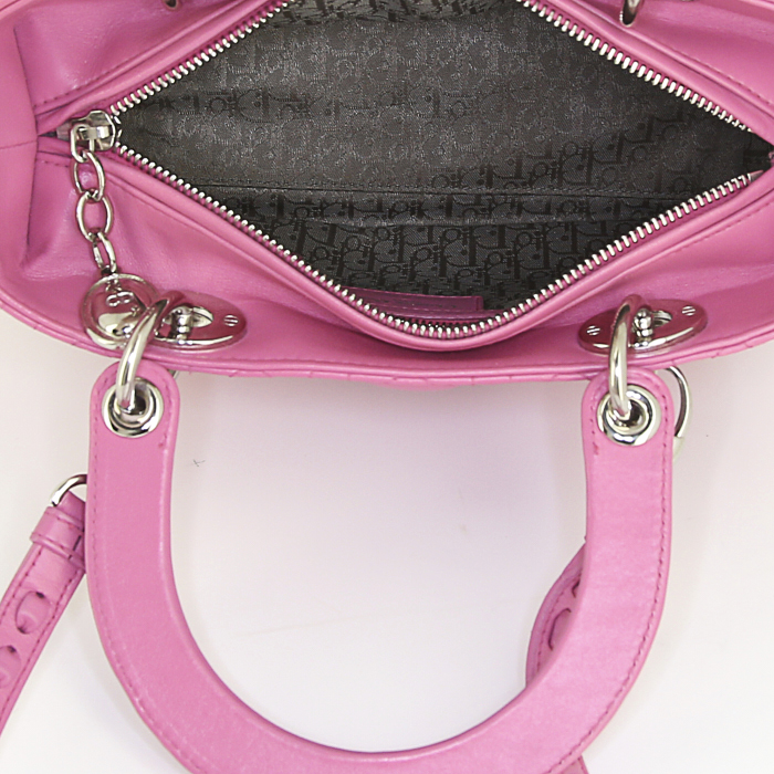 Dior Lady Dior medium model handbag in fushia pink leather - Detail D3