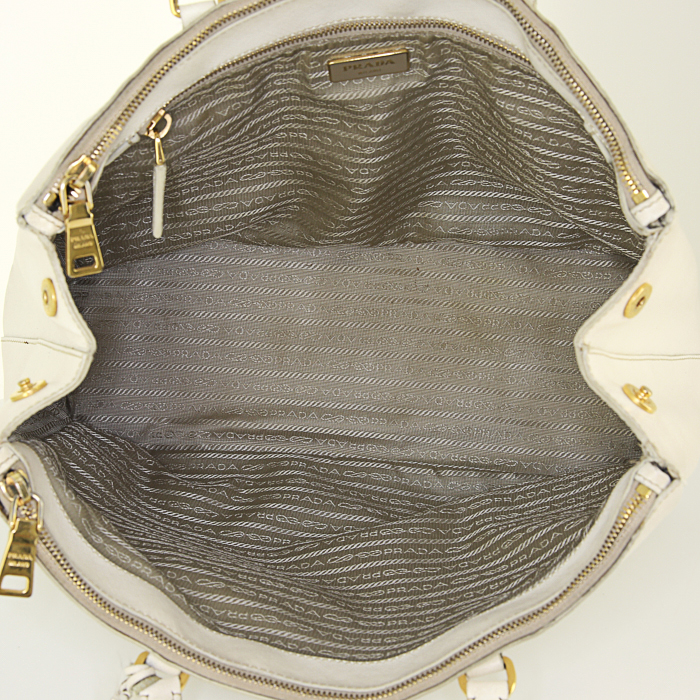 Prada handbag in white leather saffiano - Detail D2